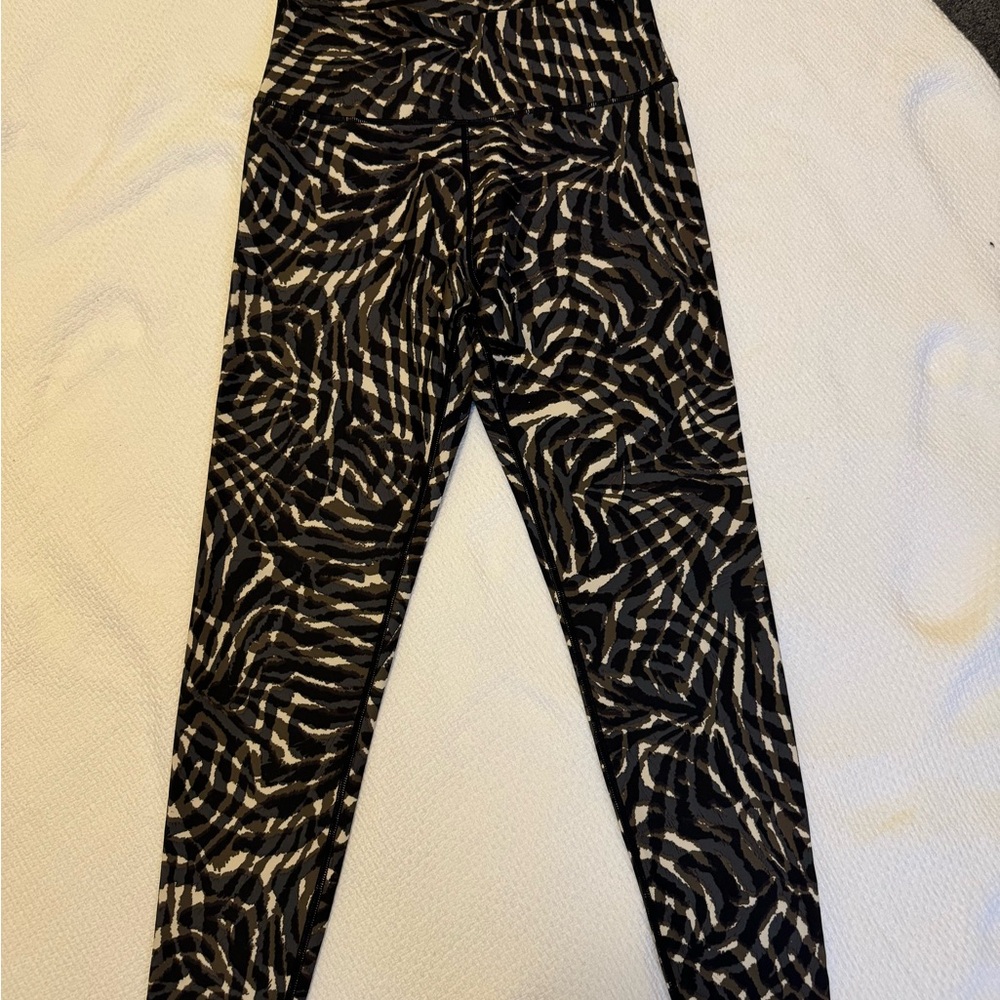 Sage Collective Black, Gree  and White Patterned Leggings